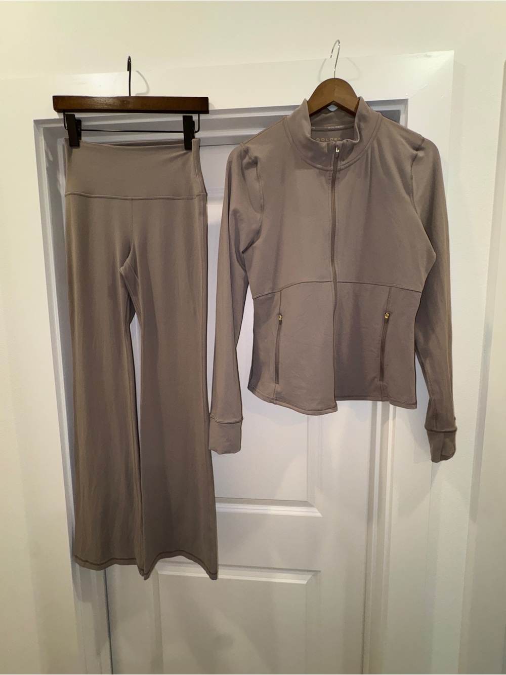 Aritzia Golden BUTTER Cheeky Hi-Rise Flare 32" Legging Sz 8+ Relay Zip Jacket XL
